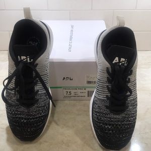 WOMENS APL Gym Shoes SIZE 7.5 Techloom Pro W